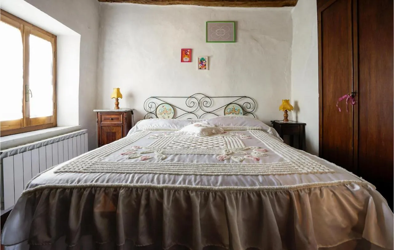 4 Bedroom Lovely Home In Cetona 0*,
